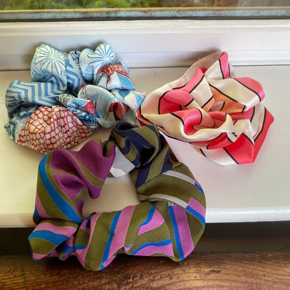 🌷 Anthropologie Satin Scrunchie Set